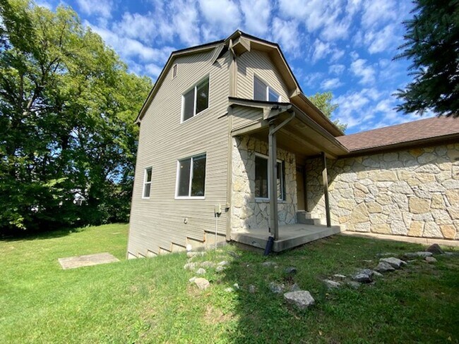 Foto del edificio - COMING SOON!! Fantastic 4 Bedroom 2.5 Bath...