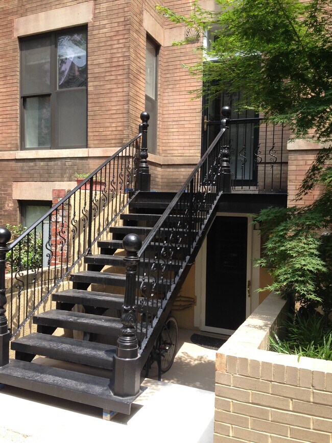 Foto del edificio - 1723 Euclid St NW