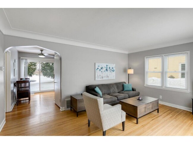 Foto del edificio - 3237 Dakota Ave S