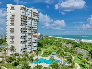 Building Photo - 5051 N Hwy A1A