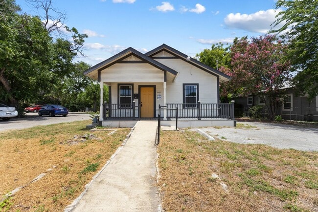 Building Photo - 843 Culebra Rd