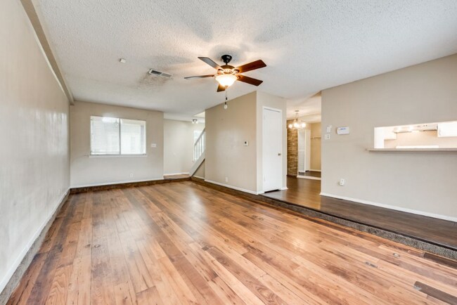 Foto del edificio - 2304 Long Ridge Ln