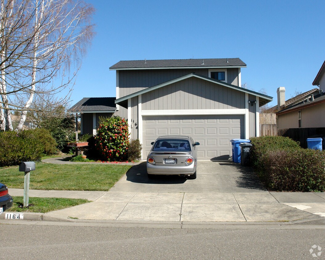 Primary Photo - 1164-1180 Levine Dr