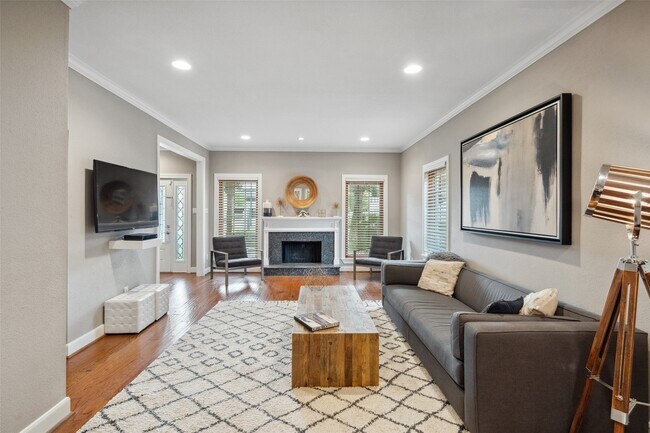 Building Photo - 624 Augusta Dr