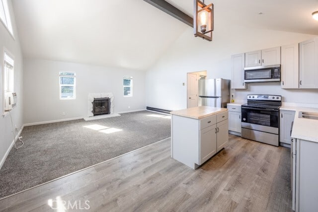 Foto del edificio - 15692 Armstrong St