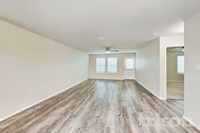 Foto del edificio - 8518 Amistad Cove