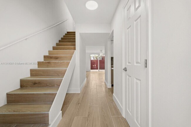 Foto del edificio - 606 NW 107th Ave