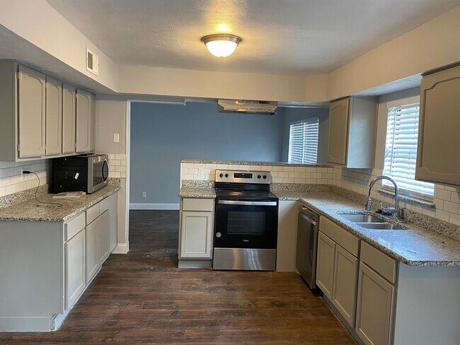 Building Photo - 3401 Forest Creek Dr