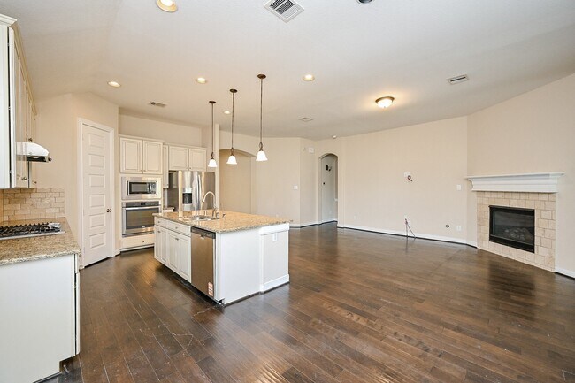 Foto del edificio - 5823 Hillside River Ln