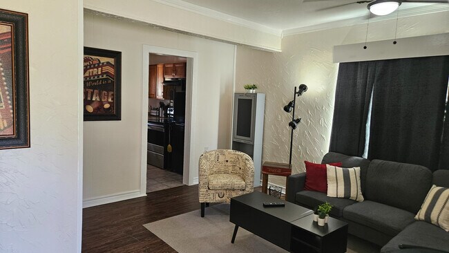 Foto del edificio - Room in Single Family Home on Hayes Ct