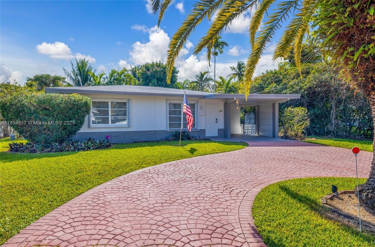 Foto principal - 2020 NW 33rd Ct