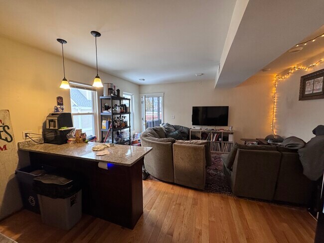 Building Photo - 21-23 Weitz St. Unit 2