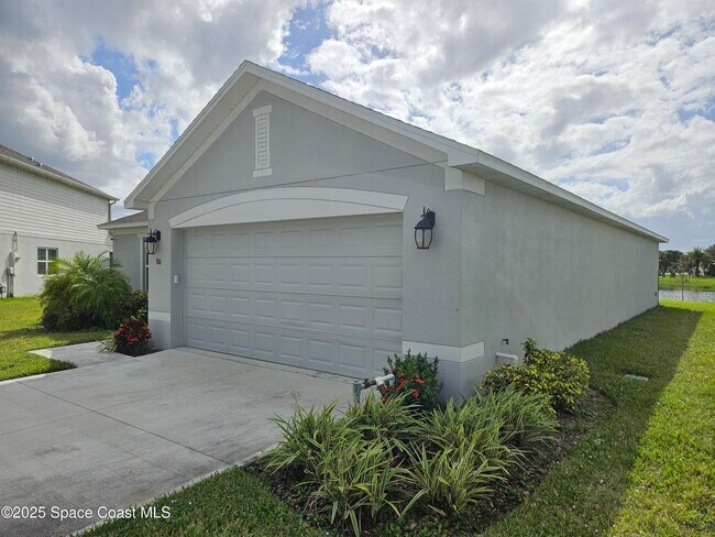 Foto del edificio - 586 Cooper Ct