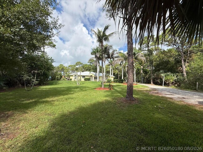 Foto del edificio - 5707 Silver Oak Dr