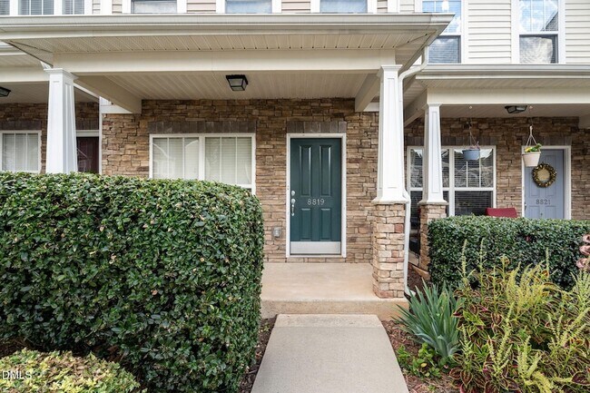 Foto del edificio - 8819 Orchard Grove Way