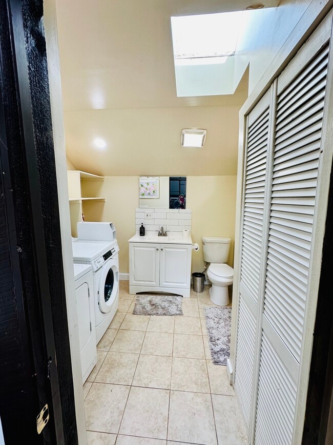 Building Photo - 3622 Chain Bridge Rd