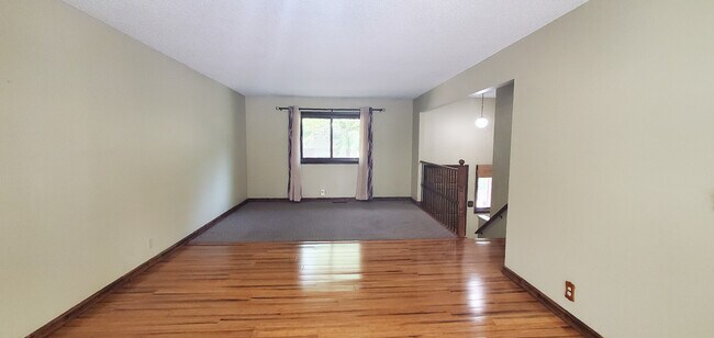 Building Photo - 820 Indian Hills Dr