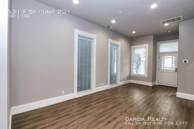Building Photo - 2 bedroom Alkali Flat