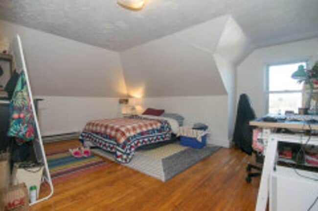 Building Photo - HOT ALLSTON LISTING!!!!