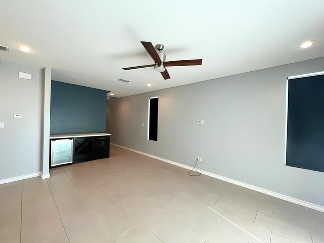 Building Photo - 7926 Elka Lp