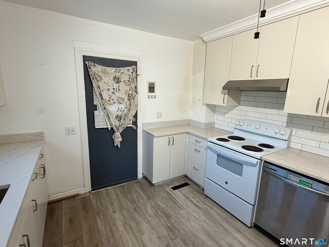 Foto del edificio - 475 Migeon Ave