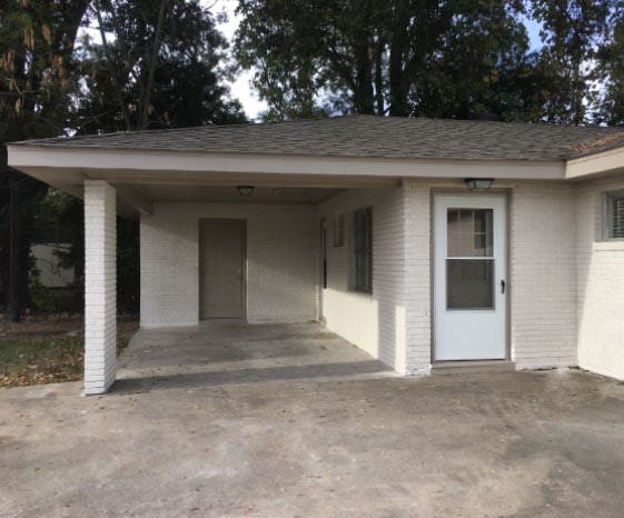 Primary Photo - Little Village Apartments