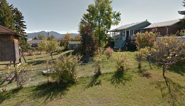 Building Photo - 1310 Holly Dr