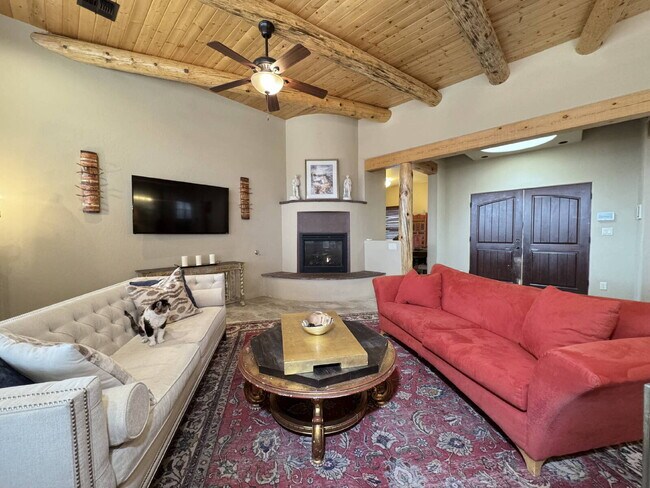 Foto del edificio - Corrales Stunner!