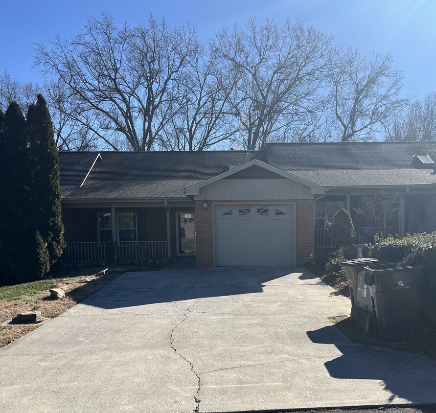 Photo - 2005 Locarno Dr (Knoxville, TN)