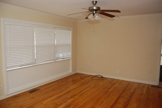 Living Room - 5075 Fairmont Rd SE