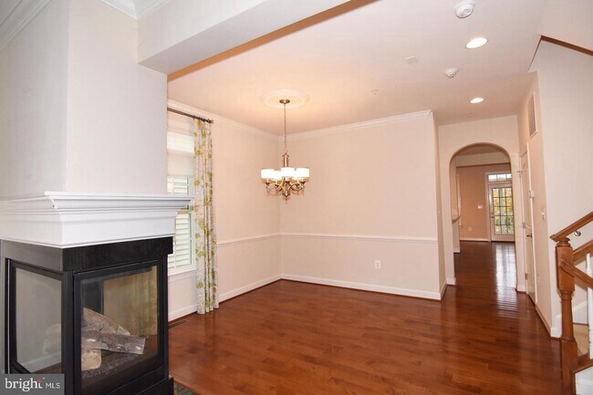 Building Photo - 513 Deep Creek View