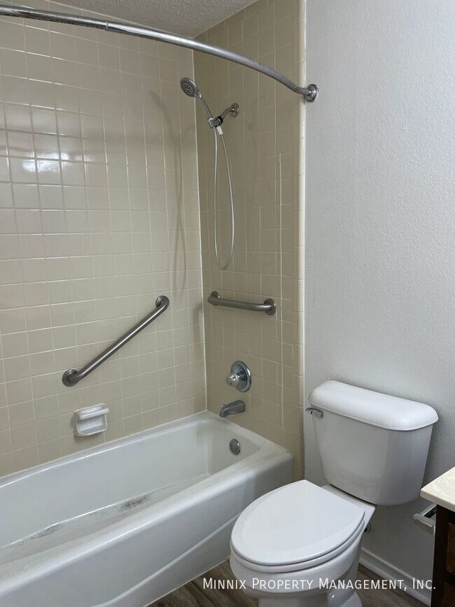 Foto del edificio - 6540 Amber Dr.