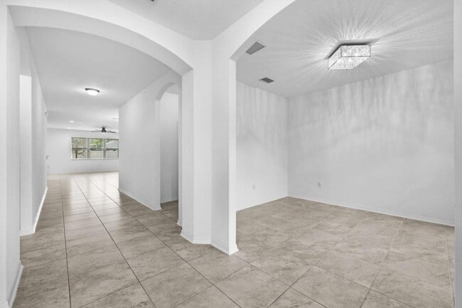 Building Photo - 8121b Bird Whistle Ln