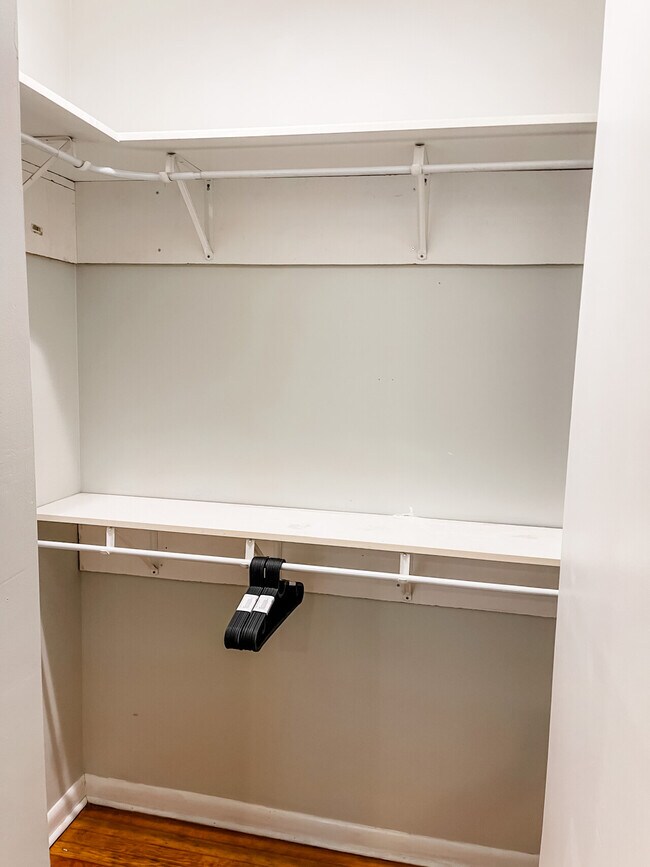 Building Photo - Furnished 2 bed 1 bath on 38th