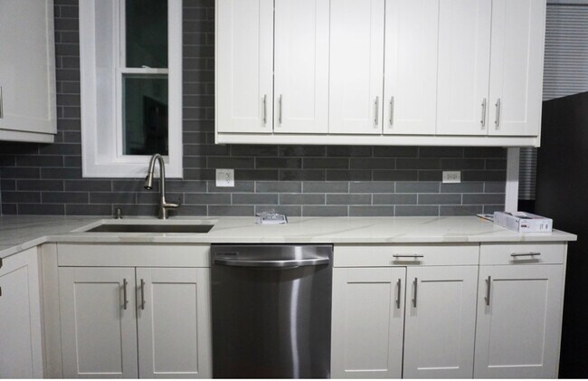 Kitchen - 5436 S Aberdeen St
