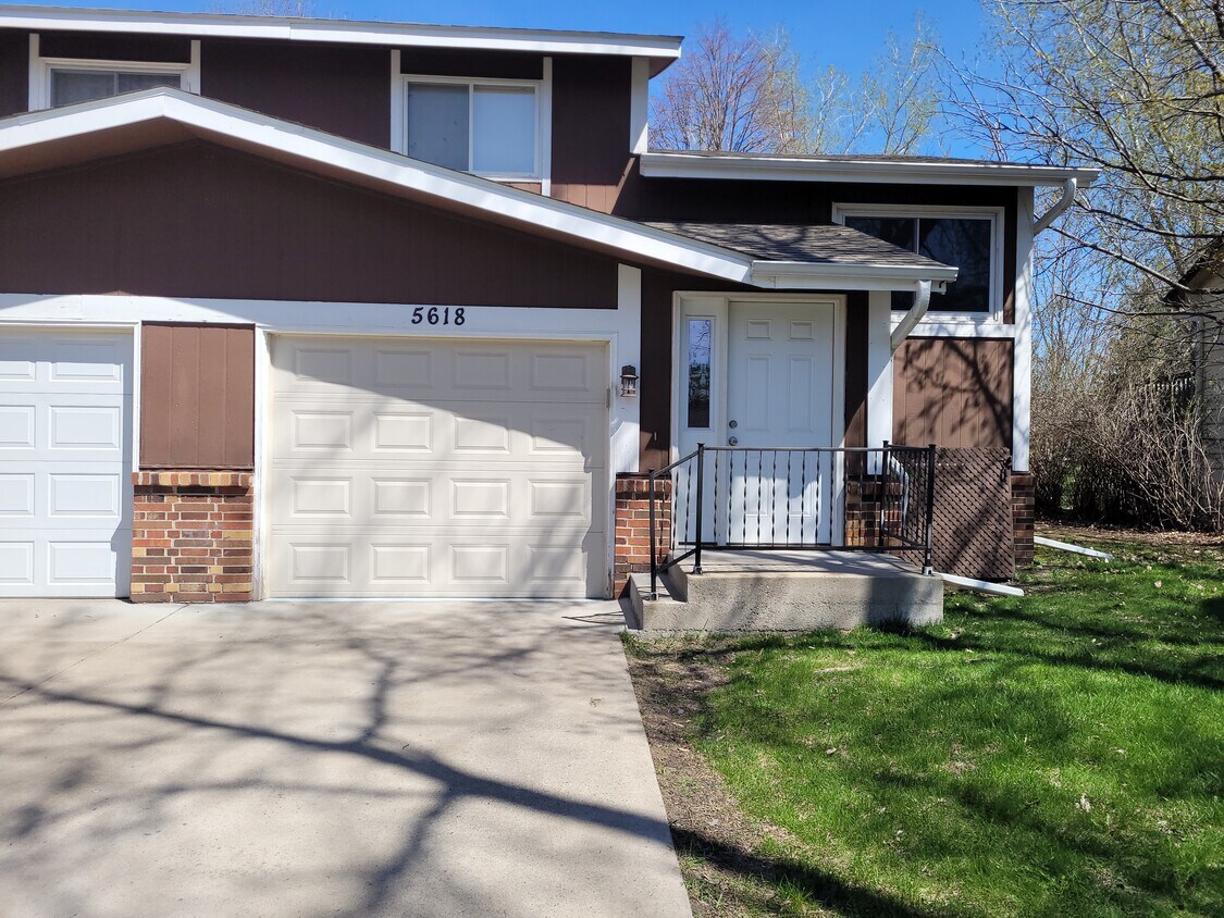 Foto principal - 5618 84th 1/2 Ave N