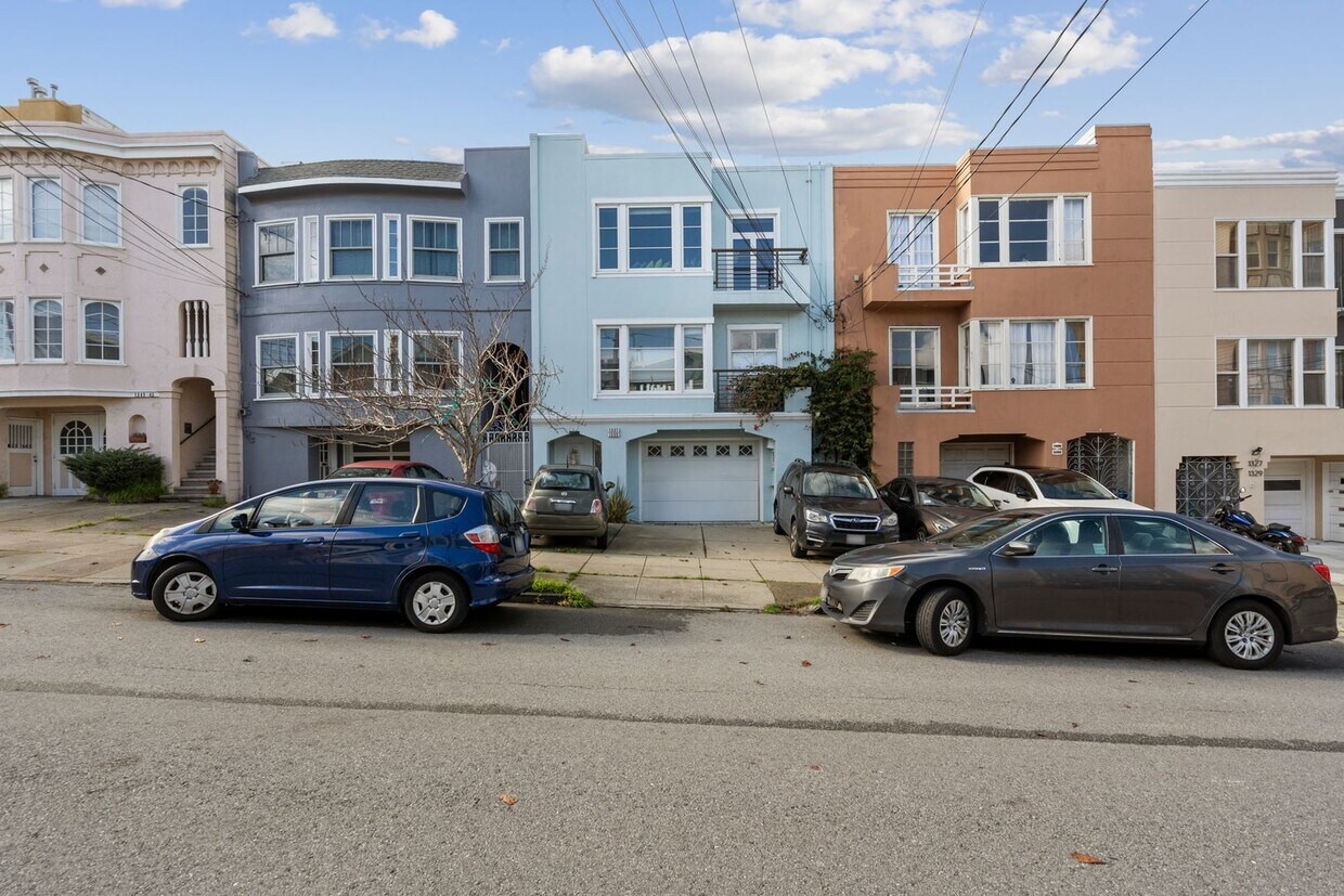 Primary Photo - 2 bed, 1 Bath Penthouse Style Flat - Sunse...