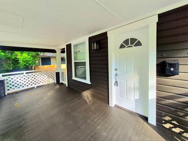 Foto del edificio - 314 E Park Ave