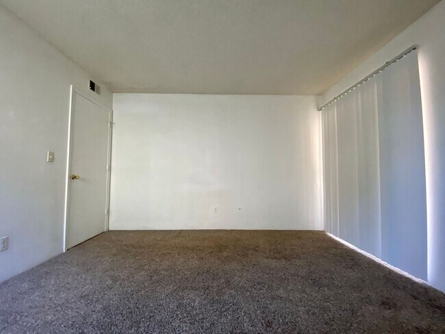 Foto del edificio - 1 Bed 1 Bath Aurora Condo Located Near Che...