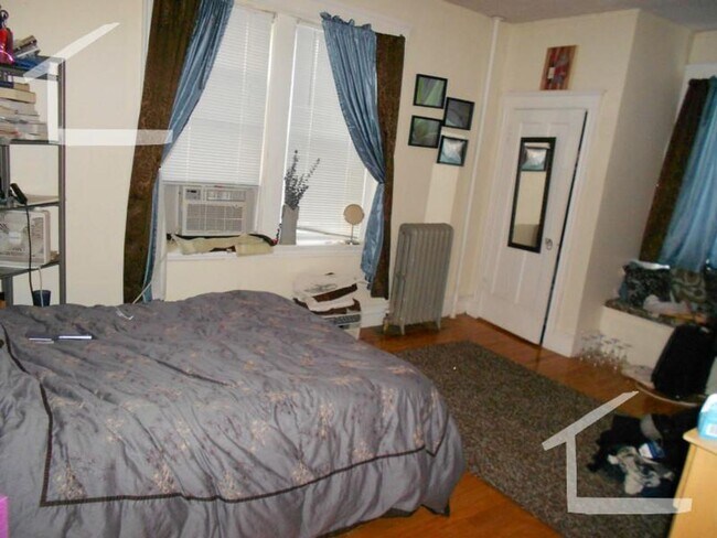 Foto del edificio - HOT BROOKLINE LISTING!!!!!