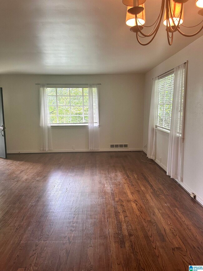Foto del edificio - 2136 Peacock Ln