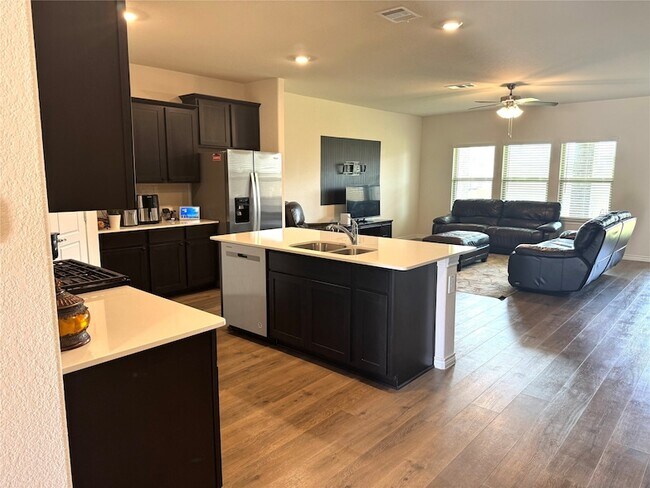 Foto del edificio - 10101 Sunnyview Ln