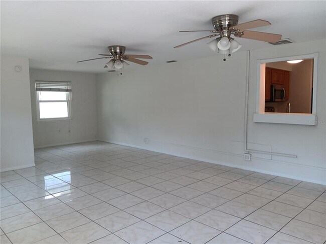 Foto del edificio - 7980 52nd St N