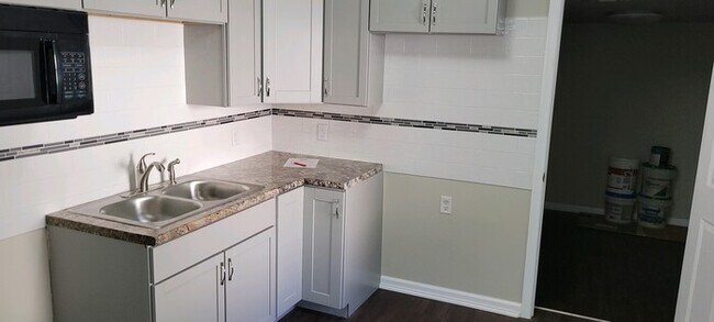 Building Photo - Beautiful remodeled home