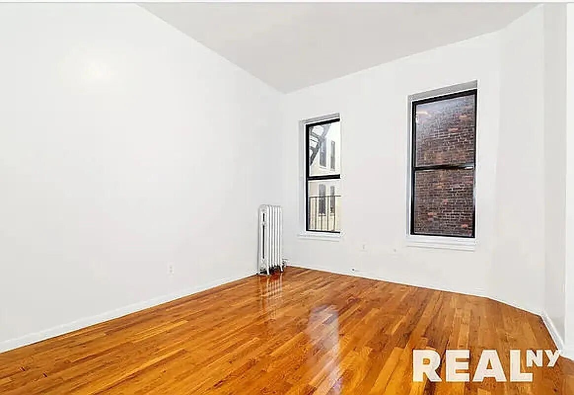 Building Photo - 164 Waverly Place