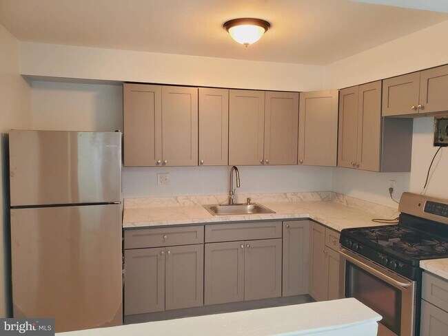 Building Photo - 2702 Island Ave