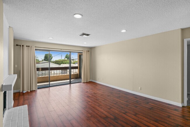 Foto del edificio - 2121 Scott Rd