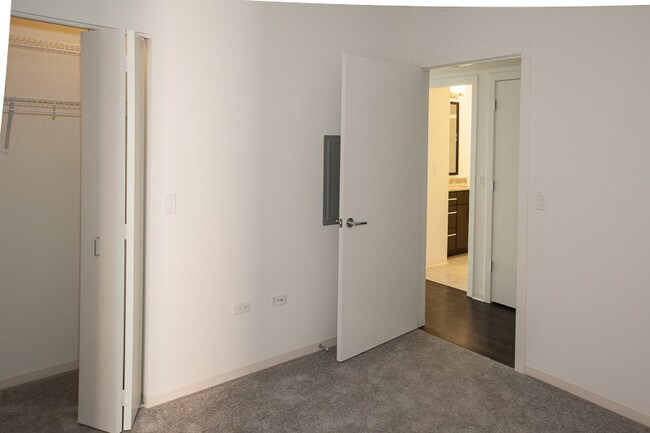 Building Photo - 928 W Washington Blvd