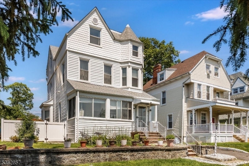 Primary Photo - 22 Forest St