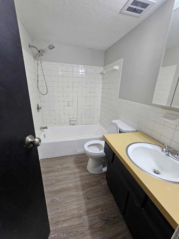 Building Photo - 1400 Yale Ave NW